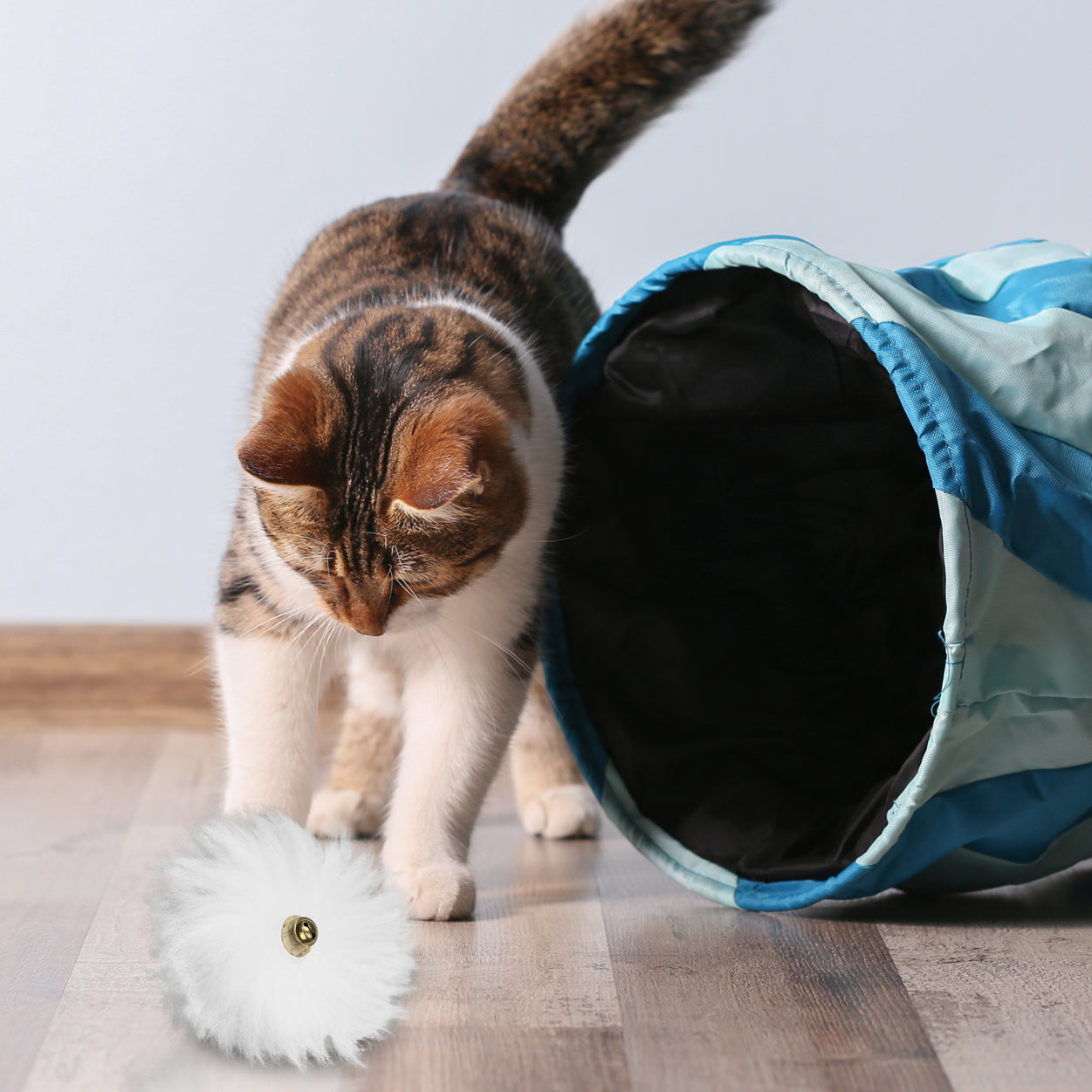 kater-kasimir-fellball-aus-kork-und-echt-schaffell-mit-gl-ckchen image 2